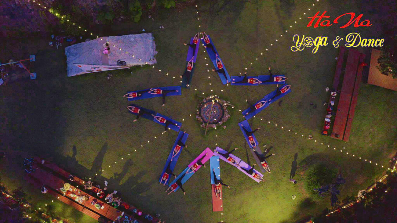 Yoga & Dance trên đồi nhìn từ trên cao