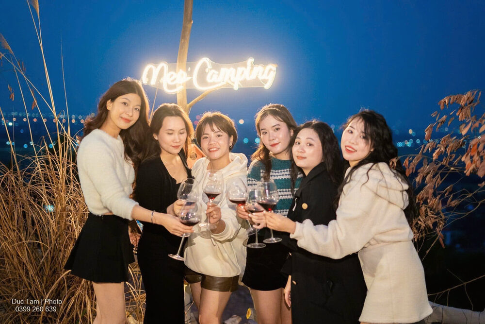 Biển neon Neo Camping